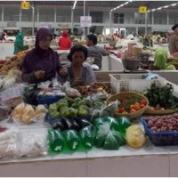 Pedagang sayur di Pasar Baru Kuningan.
